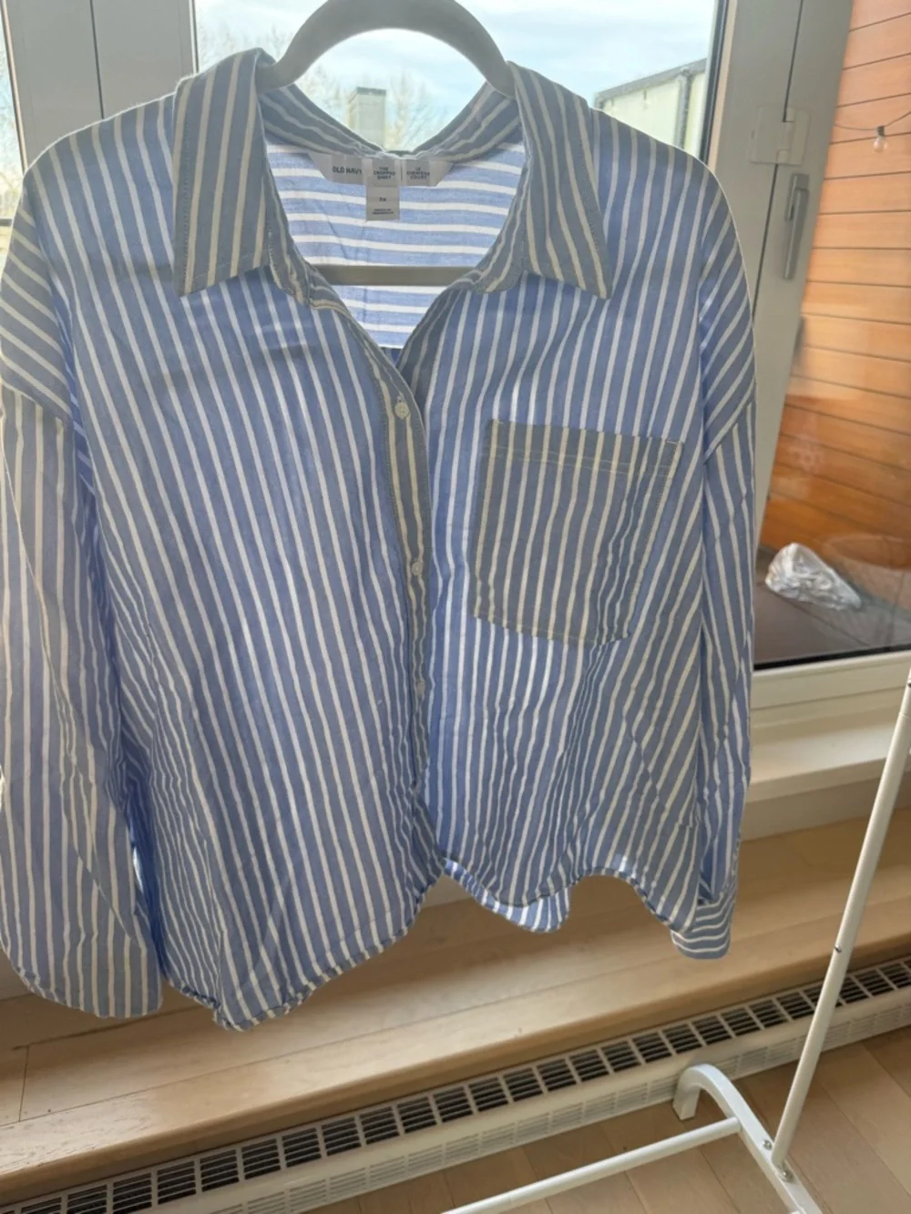 Old Navy Blue and White Vertical Stripe Cropped Button-Down Shirt - Picture 3 of 7